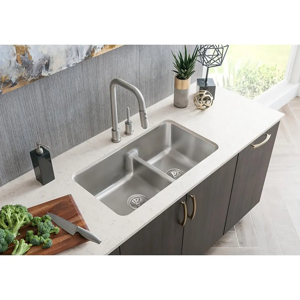 Elkay Lustertone Stainless Steel 32-1/16" x 18-1/2" x 9", 40/60 Double Bowl Undermount Sink with Aqua Divide (ELUHAQD32179)
