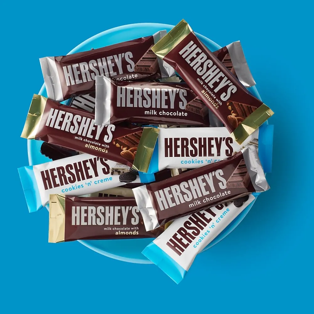 Hershey's Assorted Milk Chocolate and White Creme Candy Party Pack, 31.5 oz (3400093933)