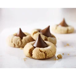 KISSES HERSHEY'S Milk Chocolate Candy Pieces, 66.7 oz. (HEC33458)