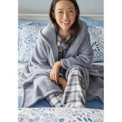 Cozy Chenille Wearable Throw, Cream (1000248687)<L.L.Bean Sale