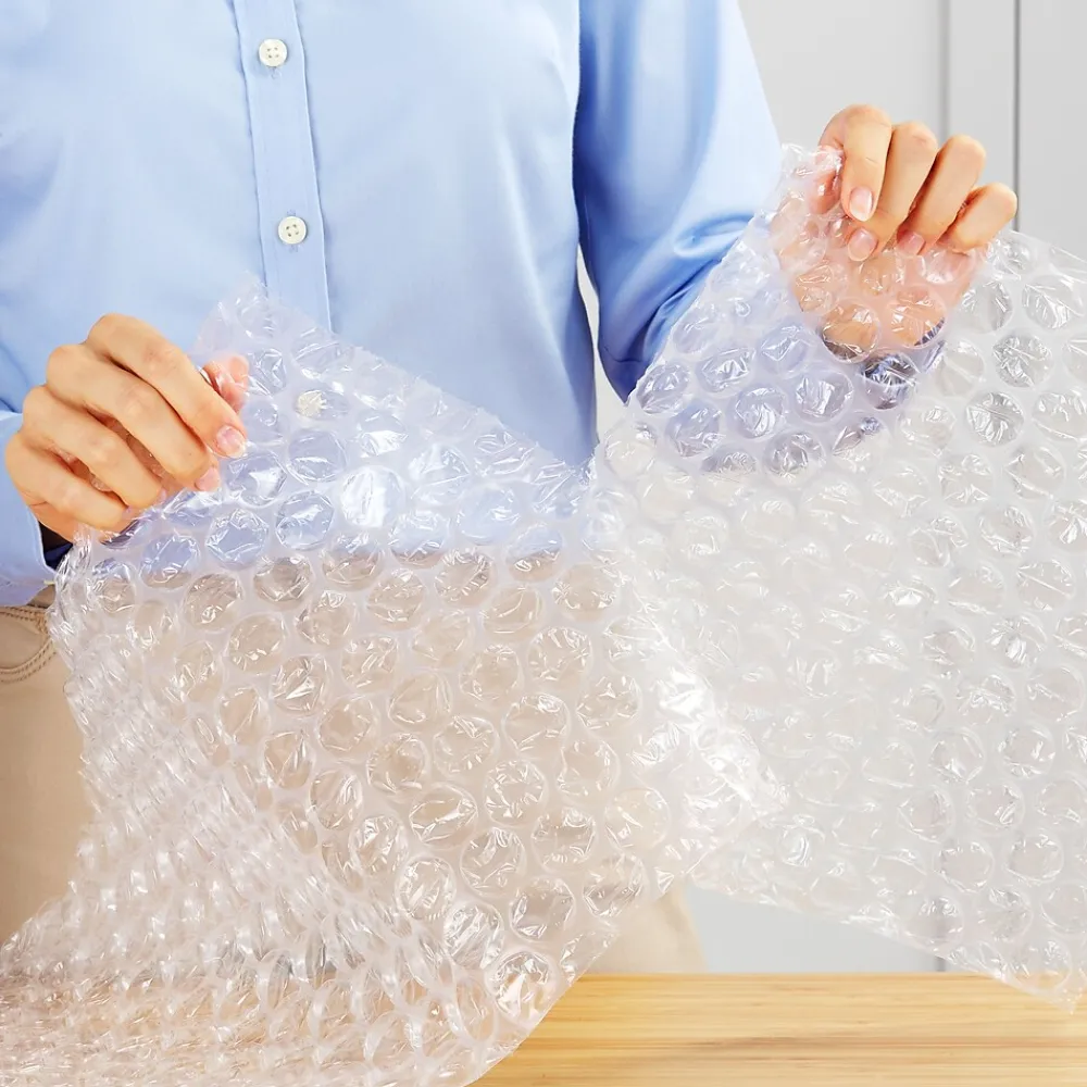 Outlet Staples ® 5/16" Bubble Roll, UPSable, 12" x 100' (4072833)