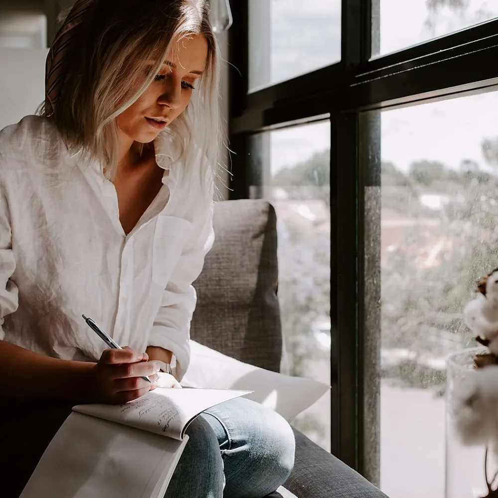 Pens|uni-ball Signo 207 Retractable Gel Pen, Fine Point, Black Ink, 5/Pack (1960240)